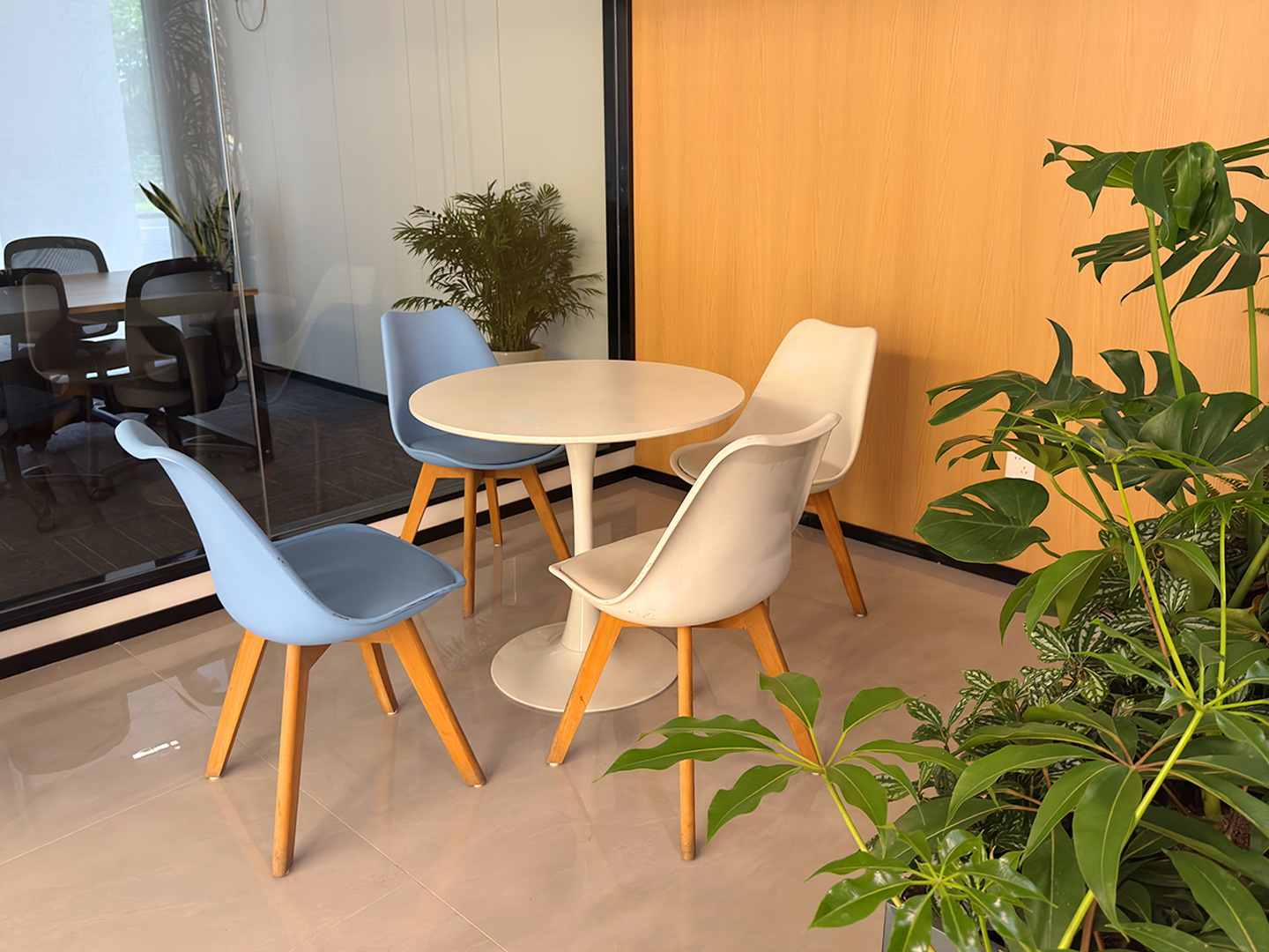Reception area at Huangshan Online Travel Agency Co., Ltd.